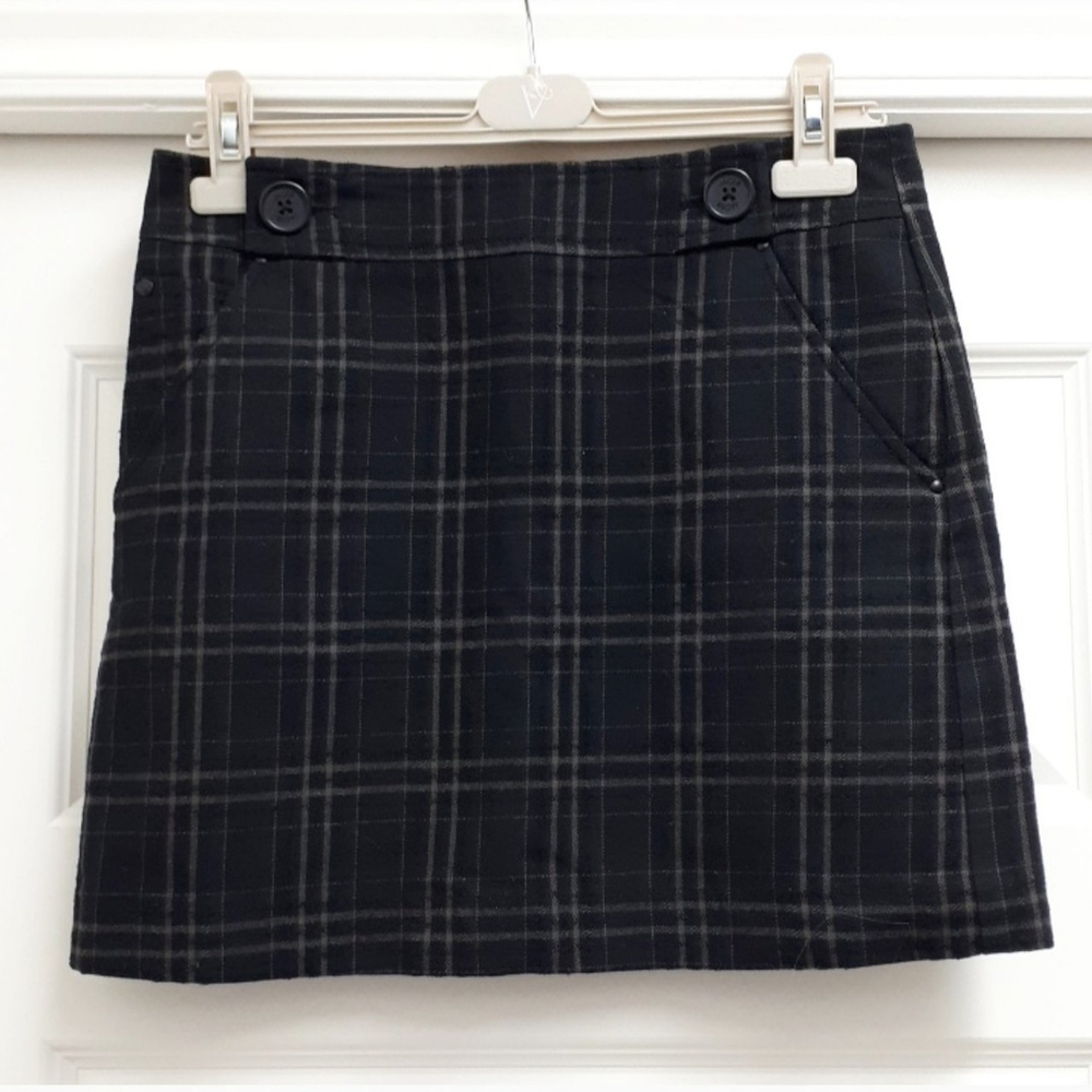 Black plaid mini skirt with pockets